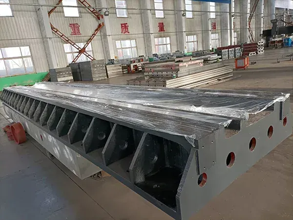 Reinforced welded steel construction inside a large 3D welding platform
